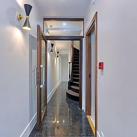 Magnificent New Louvre Palais Royal París